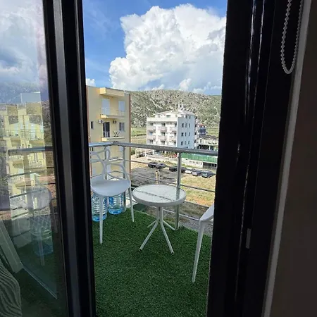 Garsoniere Me Ballkon Ne Shengjin Appartement *